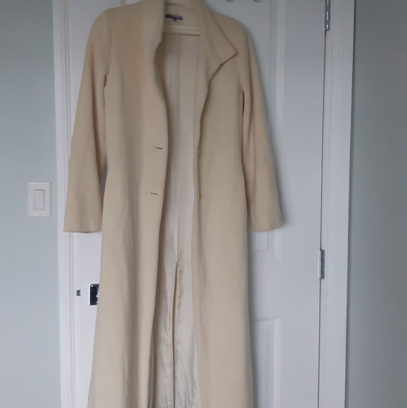 Beautuful White long coat - Picture 2 of 10